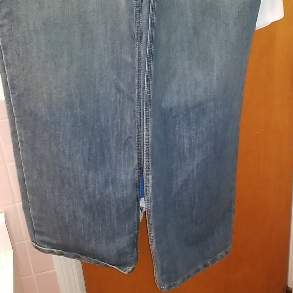 Euc Ecko Unltd. - image 8